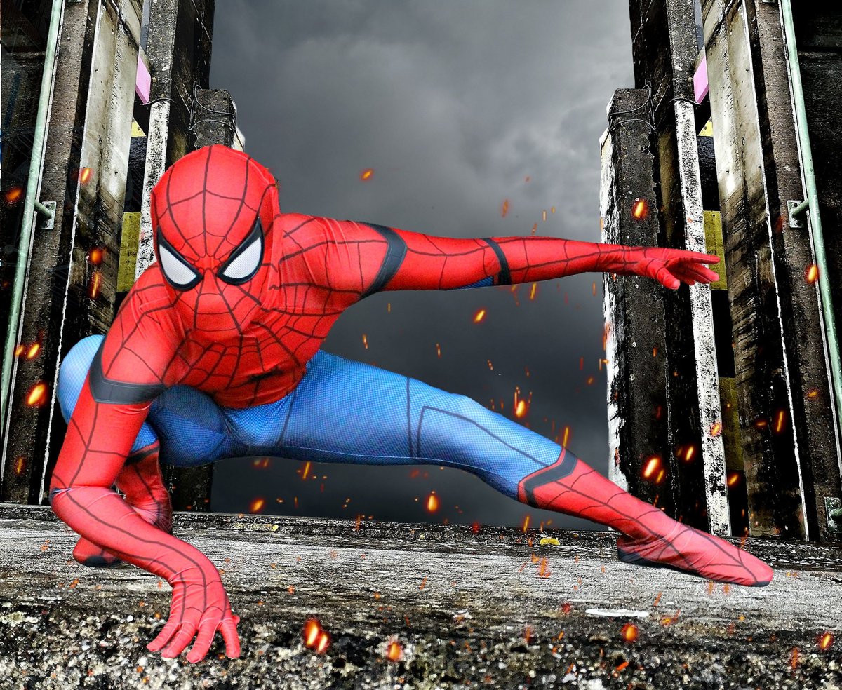 GeekPlanetSite's tweet photo. This incredible shot was too good to not share! Peter is out and about and we just love this action shot! Who's your favourite Spidey? Tom Holland or Andrew Garfield? 🕷️🕸️ #spiderman #spidermanmovie #marvel #marvelmovie #tomholland #andrewgarfield #peterparker #geekplanet https://t.co/cZTFh7xMSf