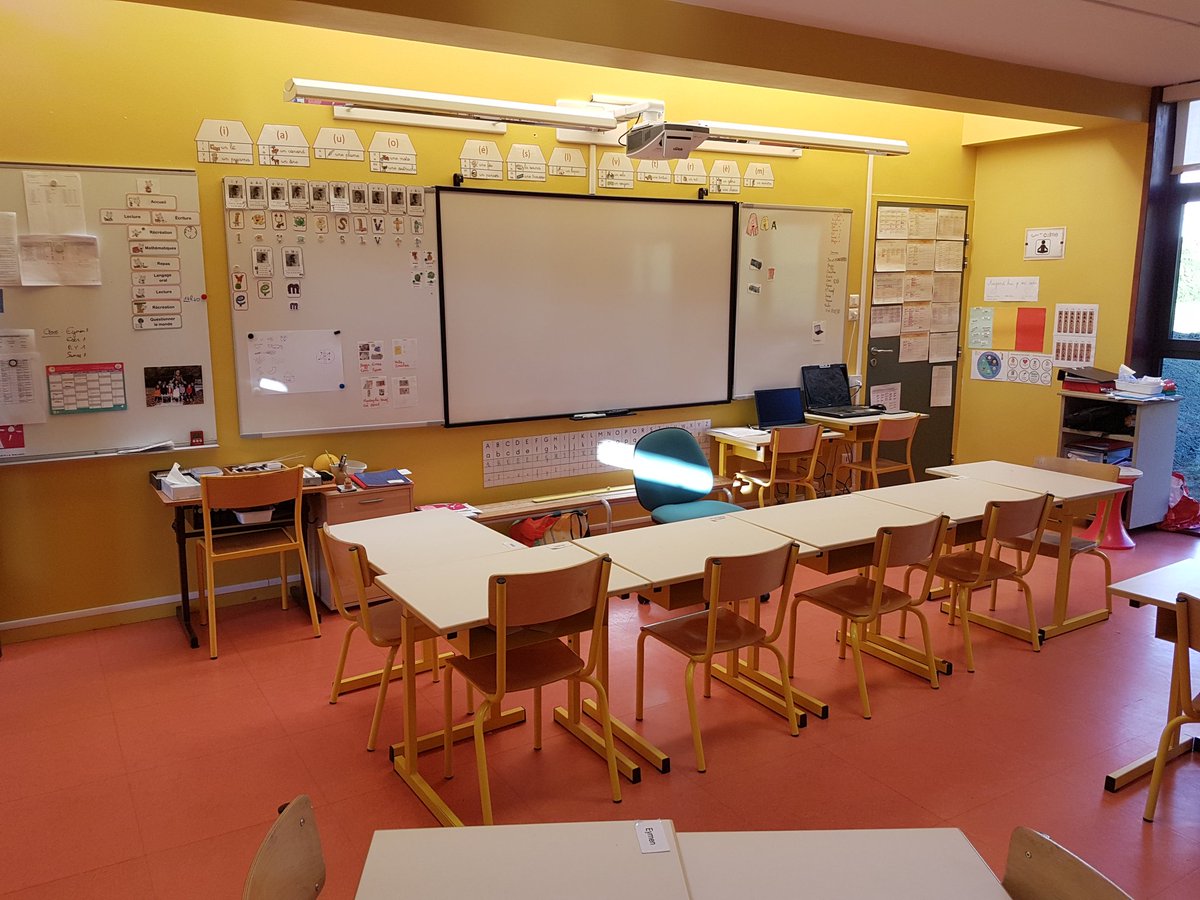Vincemart1's tweet photo. Début d'année en classe flexible : nouvel aménagement, centres d'apprentissages, déplacements organisés. Les élèves se repèrent rapidement dans la classe, gagnent en autonomie. Facilité accrue à organiser des groupes de travail : apprentissages, remédiation... 1/2 https://t.co/FzRnTyP8hX