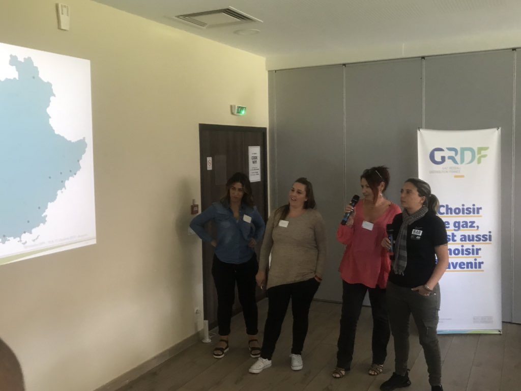 Mateudi_Ronan's tweet photo. Séminaire #DPPISE : les #APPIPACA et #APPIRA complètent les « quizz Agences » avec l’animation d’Alexandra, Sylvie, Jennifer & Laetitia pour PACA, Mounir & Jennifer pour RA & tous nos volontaires pour répondre aux questions @NicoRieser @melodybgrdf @valerie_trojani @rouxjulien63 https://t.co/LaQsucJBsH