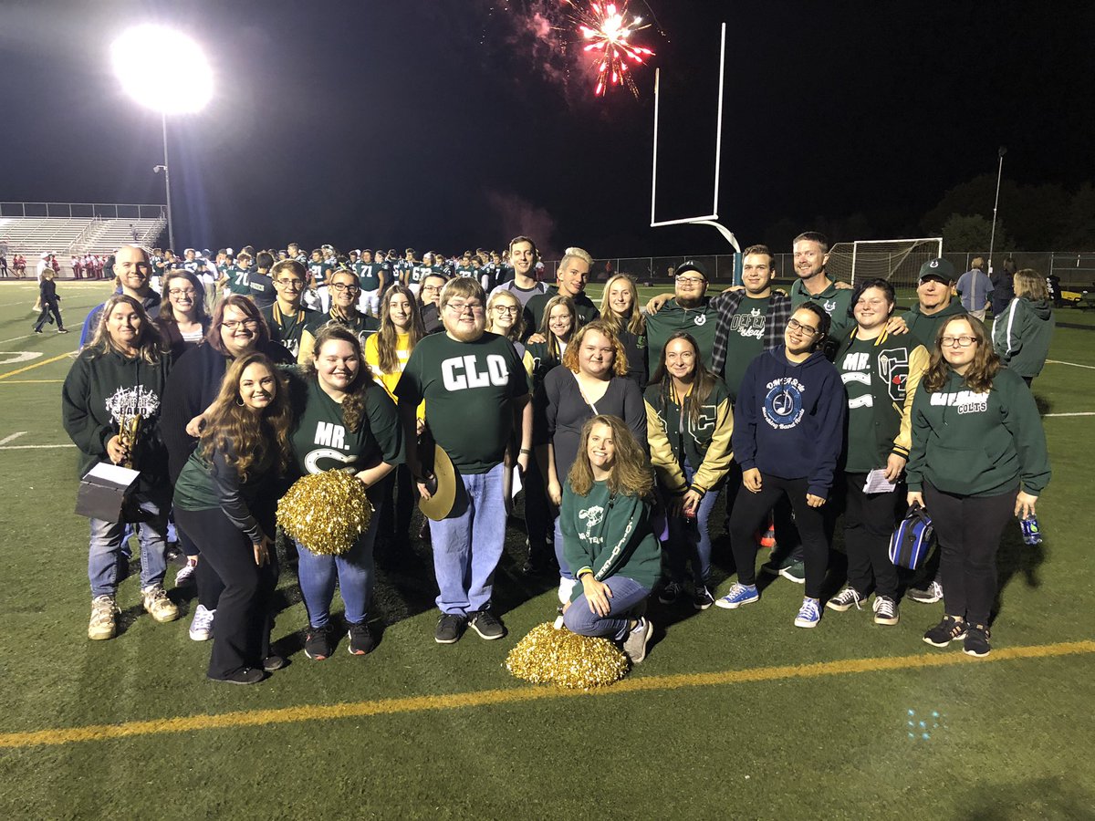 CloverleafBands's tweet photo. Thank you to some of our Cloverleaf Band alumni who made it out to the homecoming game last night! #CloverleafPride #MrCsLegacy https://t.co/tPS0WzDOFr