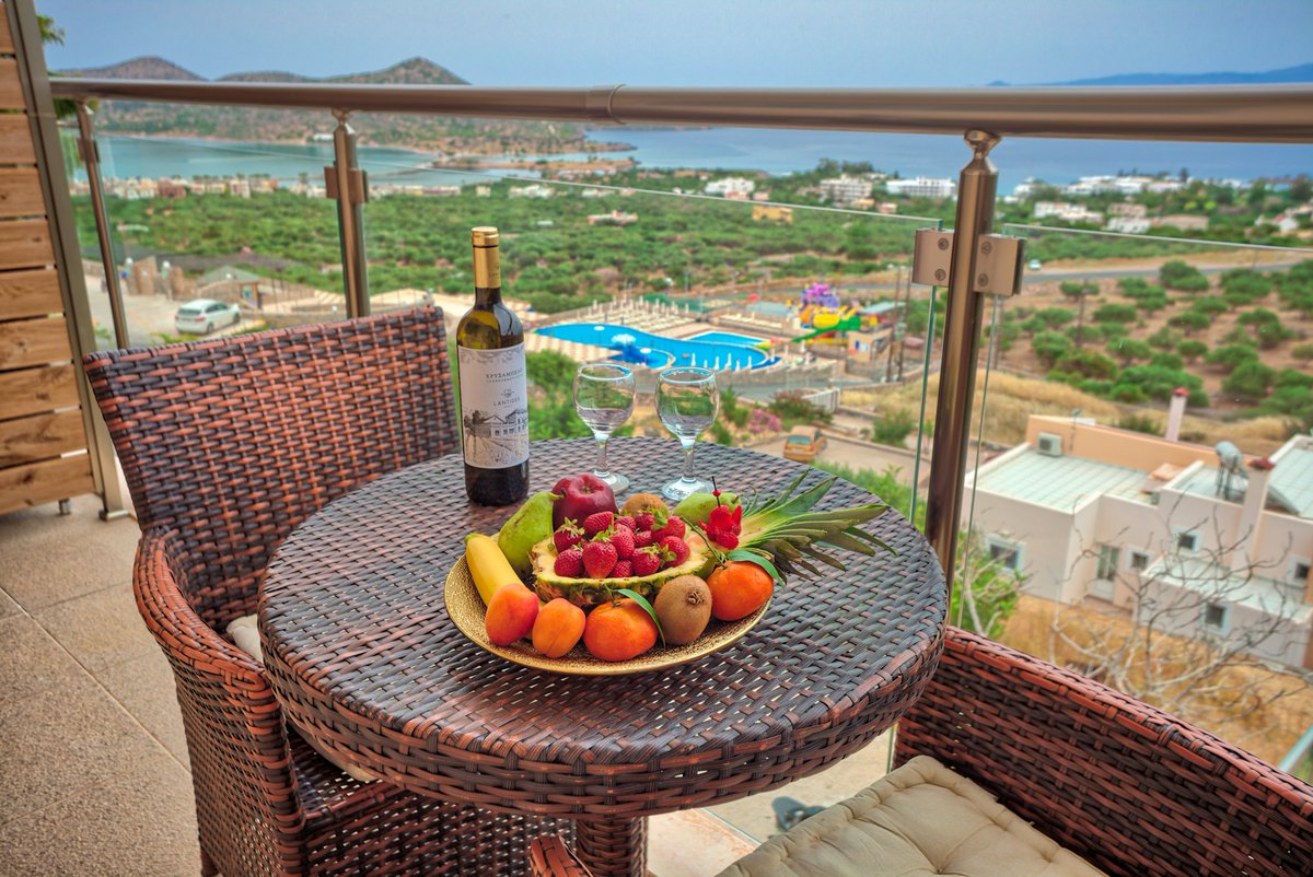 EloundaRes's tweet photo. Apertif by mid-October in Elounda? Yes please 👌 https://t.co/4eux4W8nIq