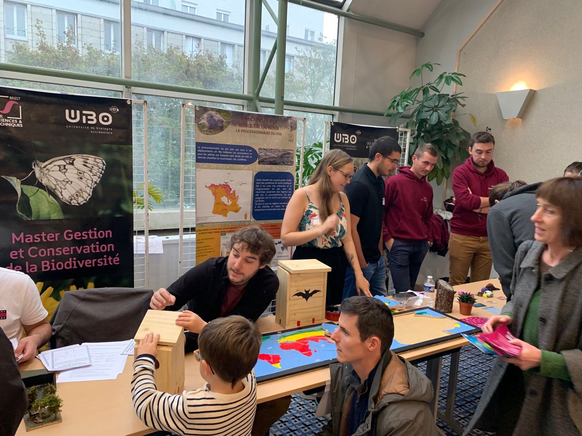 un grand merci aux étudiant-e-s du master GCBIo de la <a href="/FacSciences_UBO/">Faculté des Sciences et Techniques - UBO</a>  <a href="/UBO_UnivBrest/">UBO - Univ. Brest</a>  encore présents cette année . Félicitations pour leurs maquettes qui attirent toujours les visiteurs