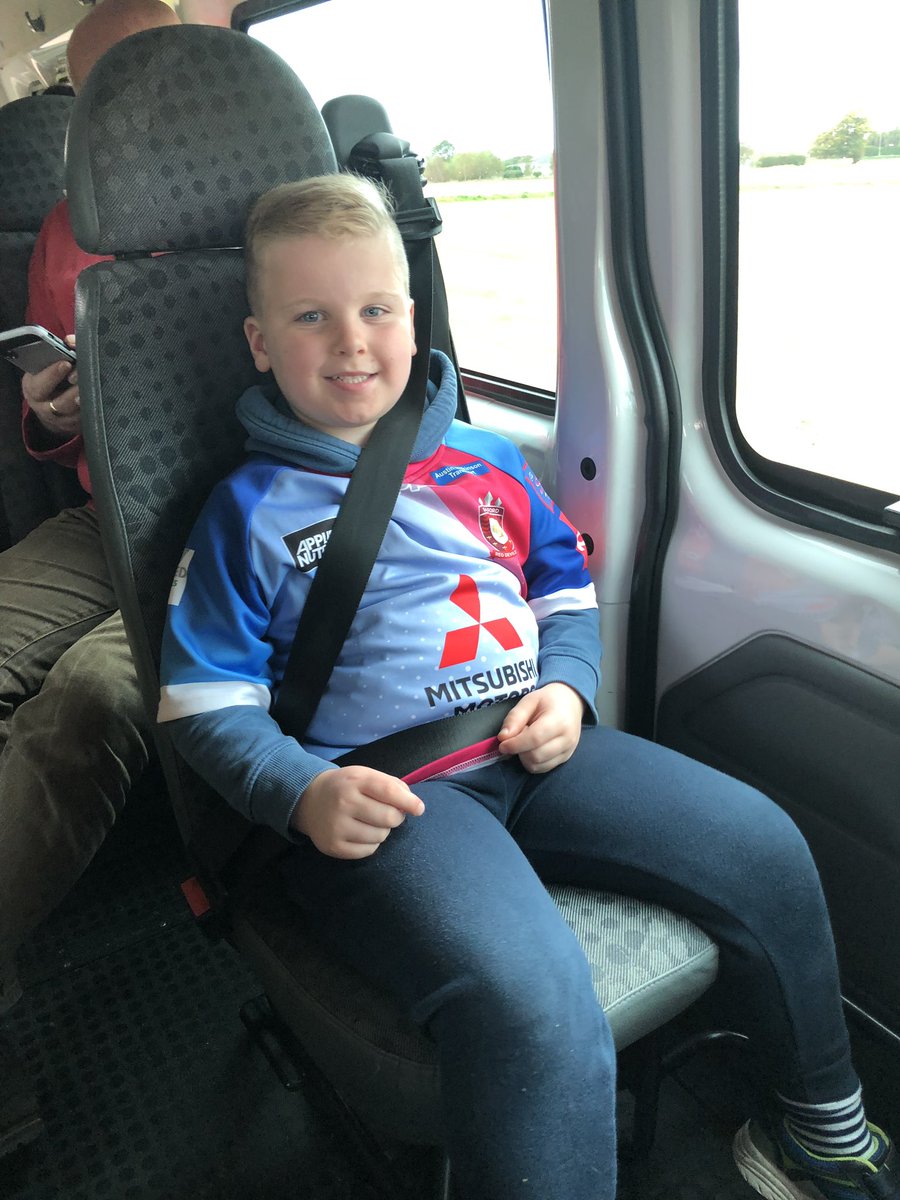 FilesAnna's tweet image. And we’re off! Our lads very excited! 👹👹👹 #comeonsalford #daretodream19 #GrandFinal @badgerheadno1