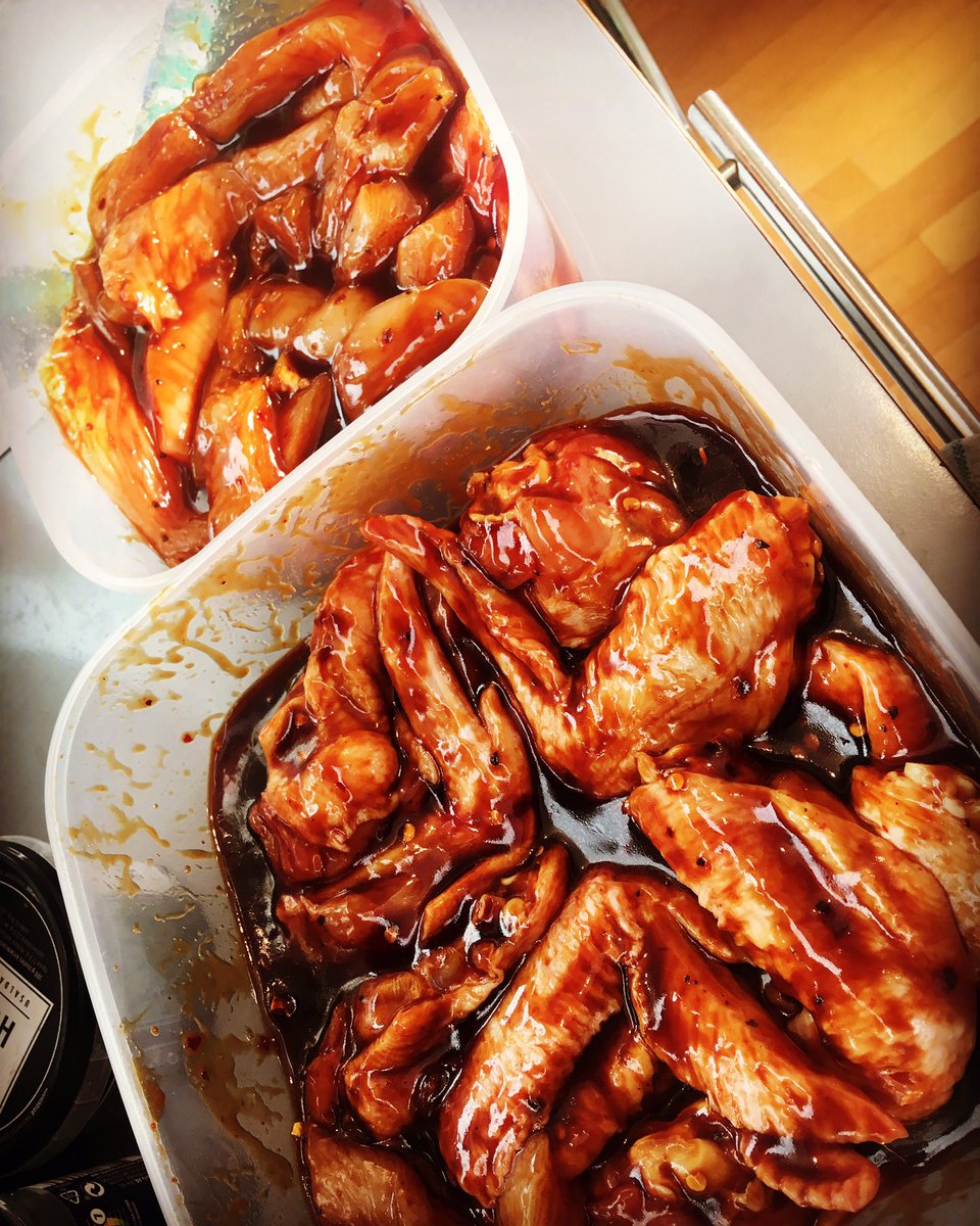 Sat arvo is for making #NikkisChicken. 2.7kg of it! Ok, not every Saturday. Just some. 😉😜🍗🌶 #NikkiInEstoniaPart2 #RestaurantNikki #chicken #chickenwings #domesticgoddess #homemadefood