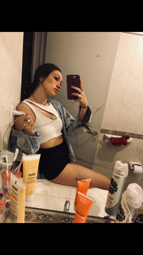 sofiilopez22's tweet photo. Que te hiciste en la cabeza bolu https://t.co/vG6gLI2adh