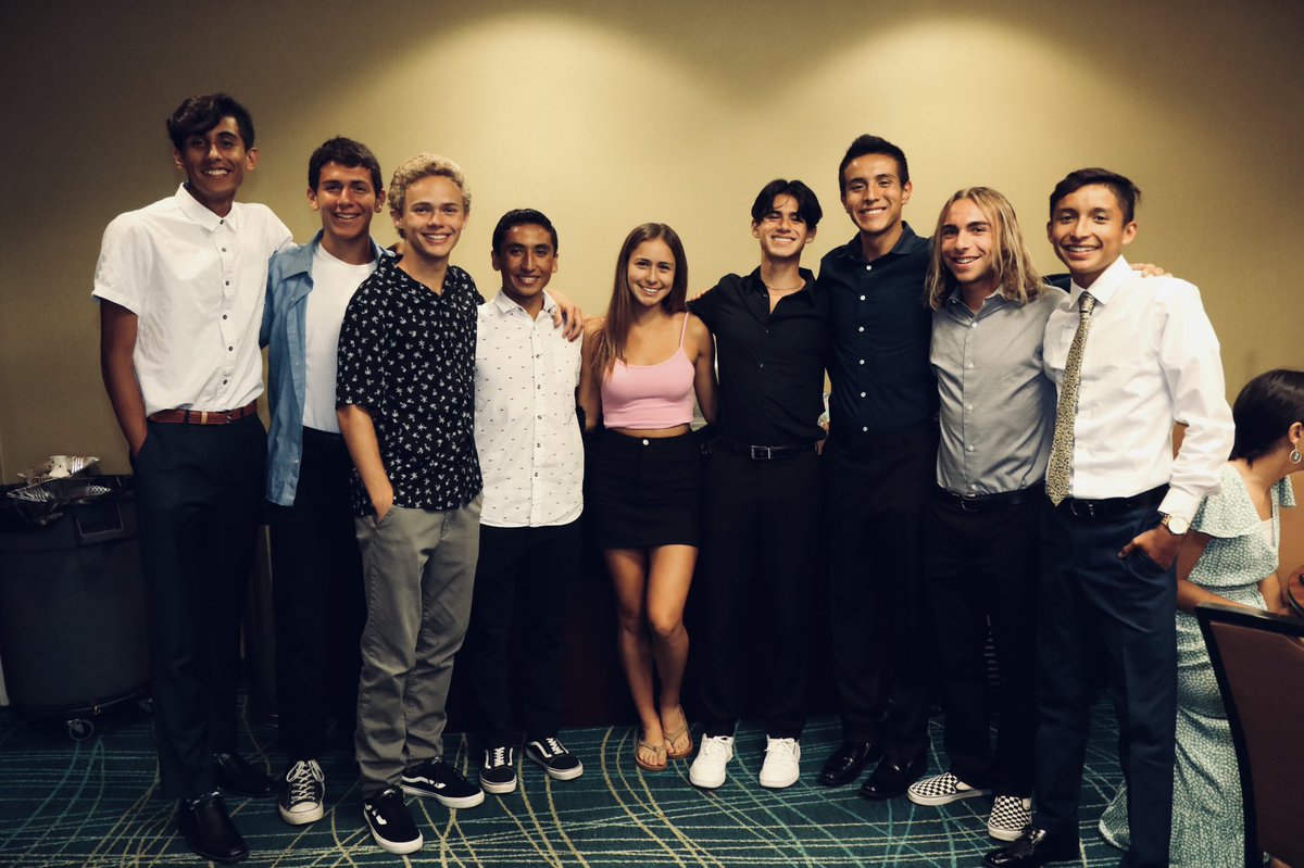 lasernaxctf's tweet photo. @lasernacrosscountry Team Dinner Success! You ALL worked hard to be here this weekend! Have a GREAT race! #beproud #clovisinvitational #wearels #41runners #readytorace #teamwork https://t.co/4FftrqNJ67