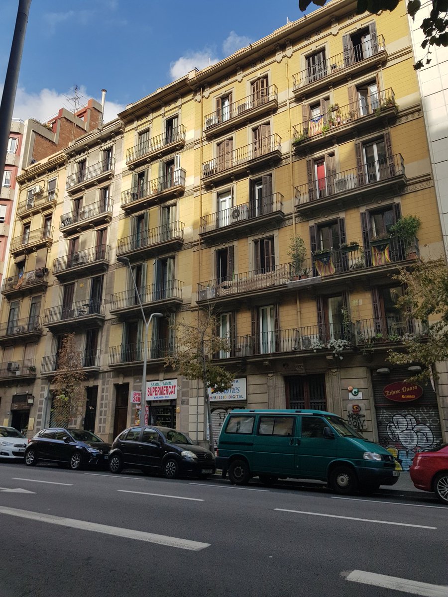 takimafr's tweet photo. #TakiSeminaire : Toute la #TakiTeam est arrivée à bon port !
Après un repas bien mérité, c'est visite du quartier moderne de Barcelone 🇪🇦🇪🇦 !
#seminaire #entreprise #teambuilding #BienEtre https://t.co/A6GqCyHSSn