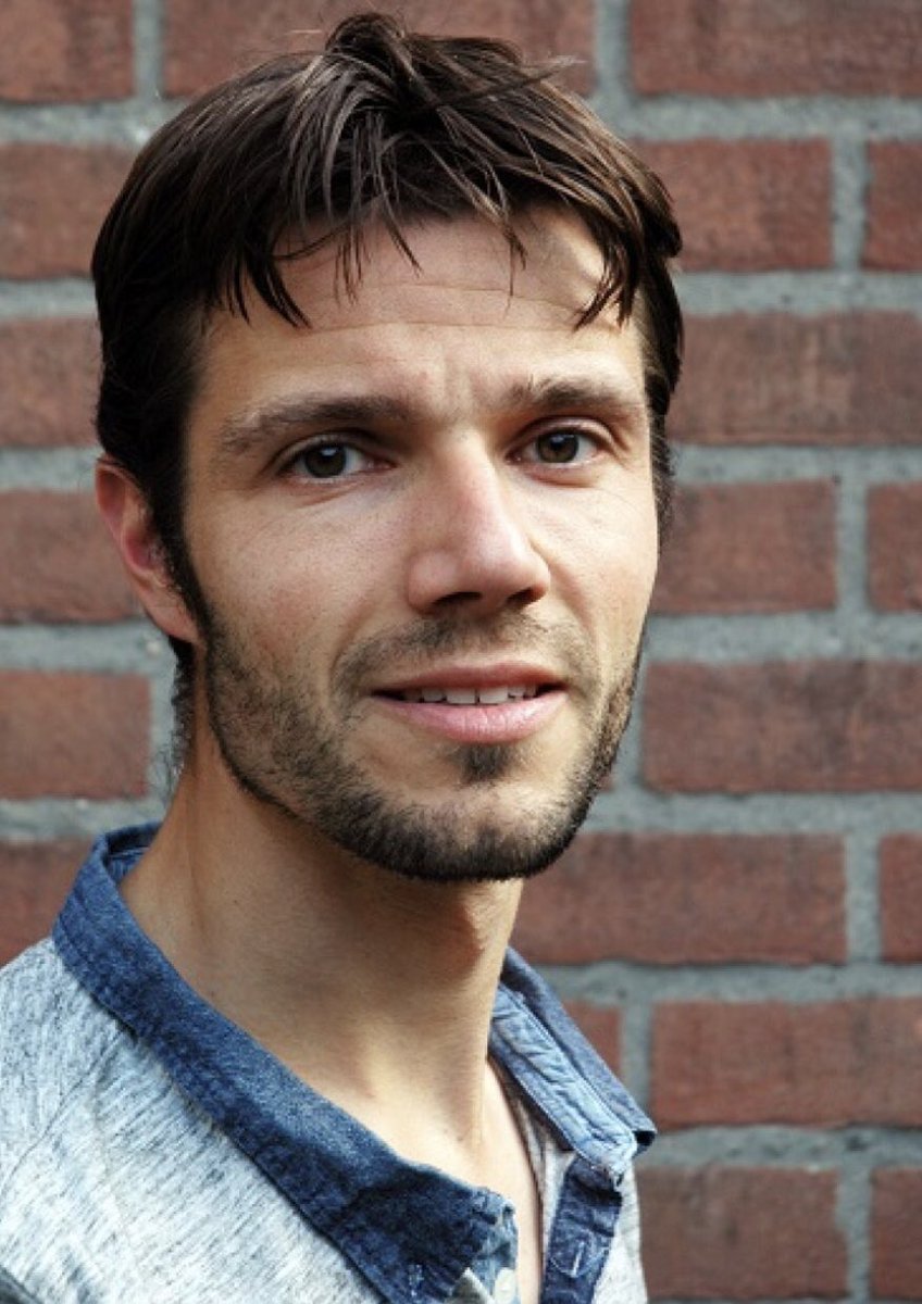 Journalist Leendert van der Valk neemt ons mee door de geschiedenis van de popmuziek. Zondagmiddag, 13.30 u, in @biebemmen  Info en kaarten: 
bibliotheekemmen.nl/agenda/agenda-… <a href="/Leendertvdvalk/">Leendert vd Valk</a>