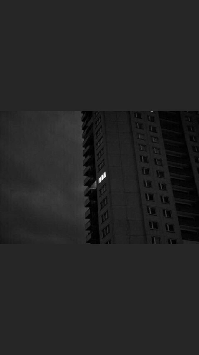 قيل انه كان ينتظر رساله.
#اليوم_العالمي_للرسائل