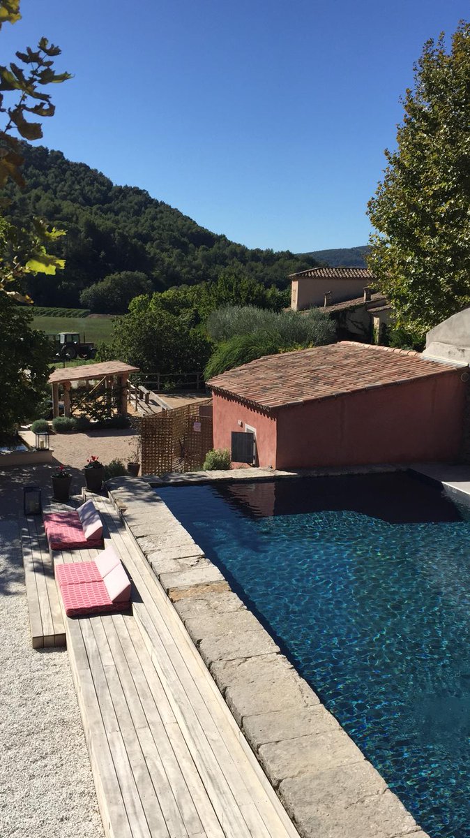 OlivesVines's tweet photo. Even though we're heading into mid-October, the weather has still been superb at Mas du Brulat. If you'd like to book a last-minute getaway for a few days, we'd love to welcome you to our hotel! Find out more at https://t.co/P0n8O0Z6hS

#octobergetaway #autumnsun #provence https://t.co/EyThguvdNj