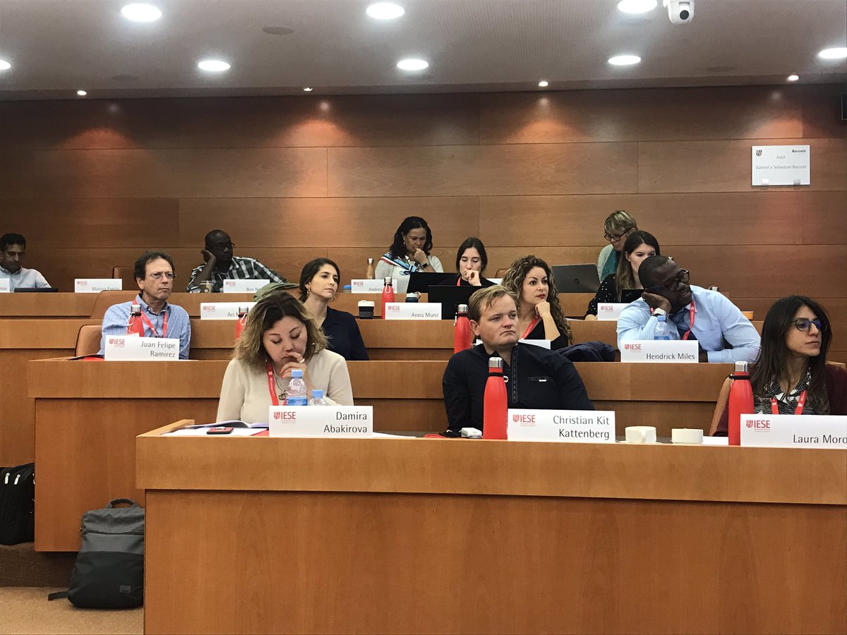 jesusmariafer's tweet photo. En el panel de cierre del curso del Senior Executive Program on Global Health Innovation Management hablando del papel de los Gobiernos para promover y sostener la innovación. @sepghim @EITHealth @iese_esp https://t.co/U9QFq7OsTT
