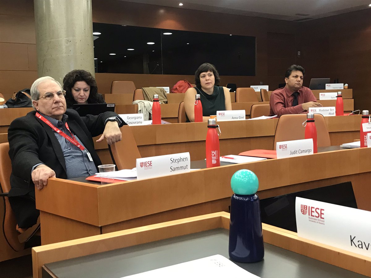 jesusmariafer's tweet photo. En el panel de cierre del curso del Senior Executive Program on Global Health Innovation Management hablando del papel de los Gobiernos para promover y sostener la innovación. @sepghim @EITHealth @iese_esp https://t.co/U9QFq7OsTT