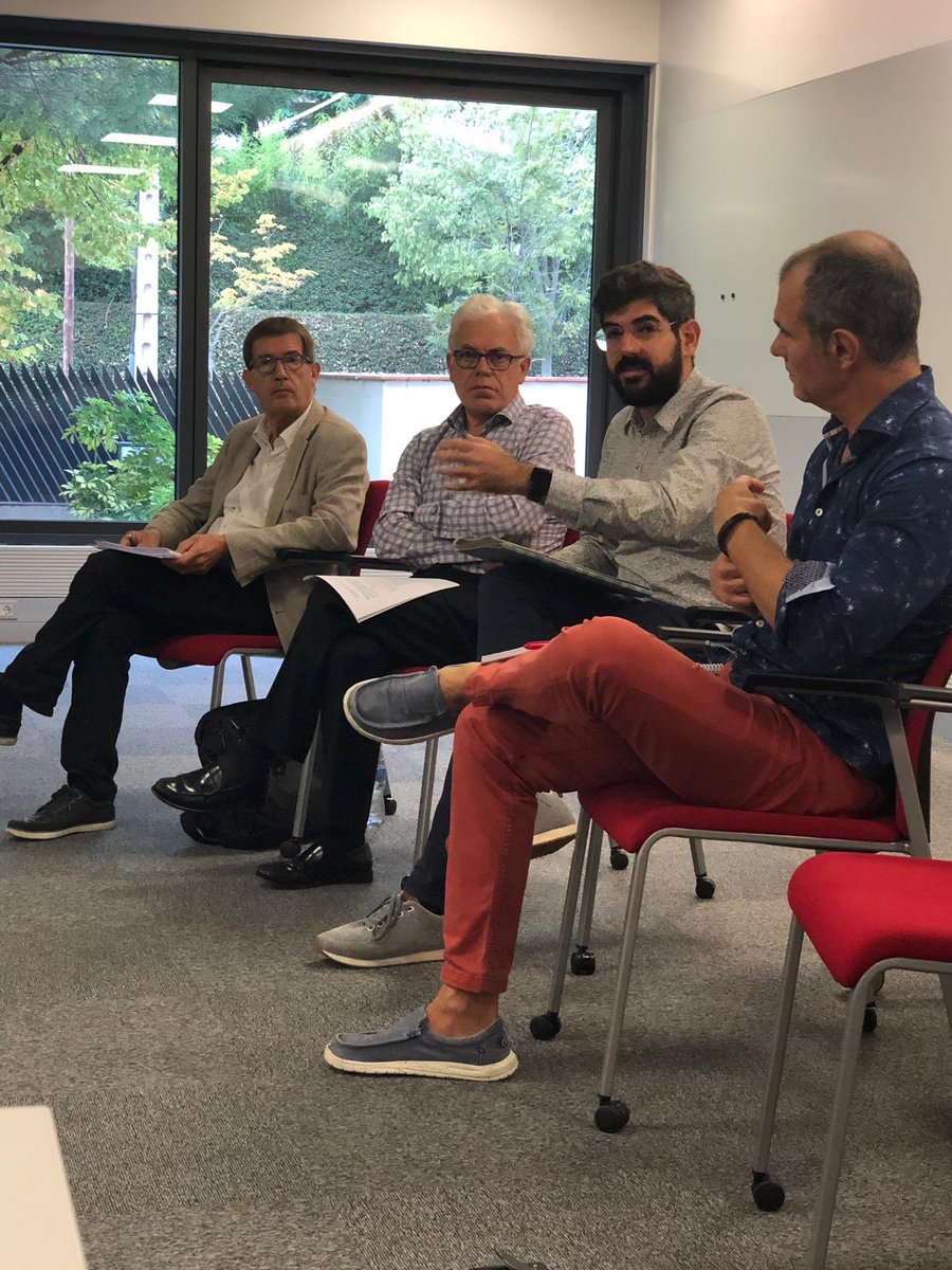 jesusmariafer's tweet photo. En el panel de cierre del curso del Senior Executive Program on Global Health Innovation Management hablando del papel de los Gobiernos para promover y sostener la innovación. @sepghim @EITHealth @iese_esp https://t.co/U9QFq7OsTT