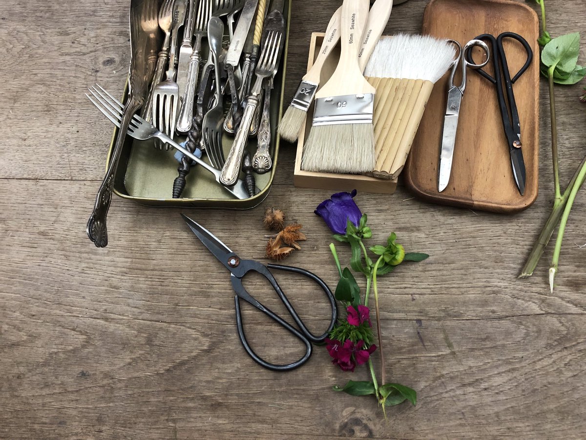 The best fun ever! Styling and Photography workshop with ⁦@arusselldesign⁩ and ⁦@TheFlowerFarmer⁩ in Georgie’s amazing barn. Feeling inspired! #workshopsatcommonfarm #somerset #somersetflowers #creative #funfunfun #bruton #heresoneimadeearlier