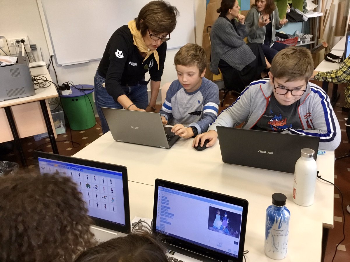 coderdojobo's tweet image. Zucche, streghe e tanto altro oggi 🎃🦇🎃 #scuolaprimariacarducci #scuoleprimariacarducci #coding #creativecomputing #scratch #createwithcode #computationalthinking #bambini #divertimento #imparare #fun #pensierocomputazionale #children #edtech #learn #learntocode #education