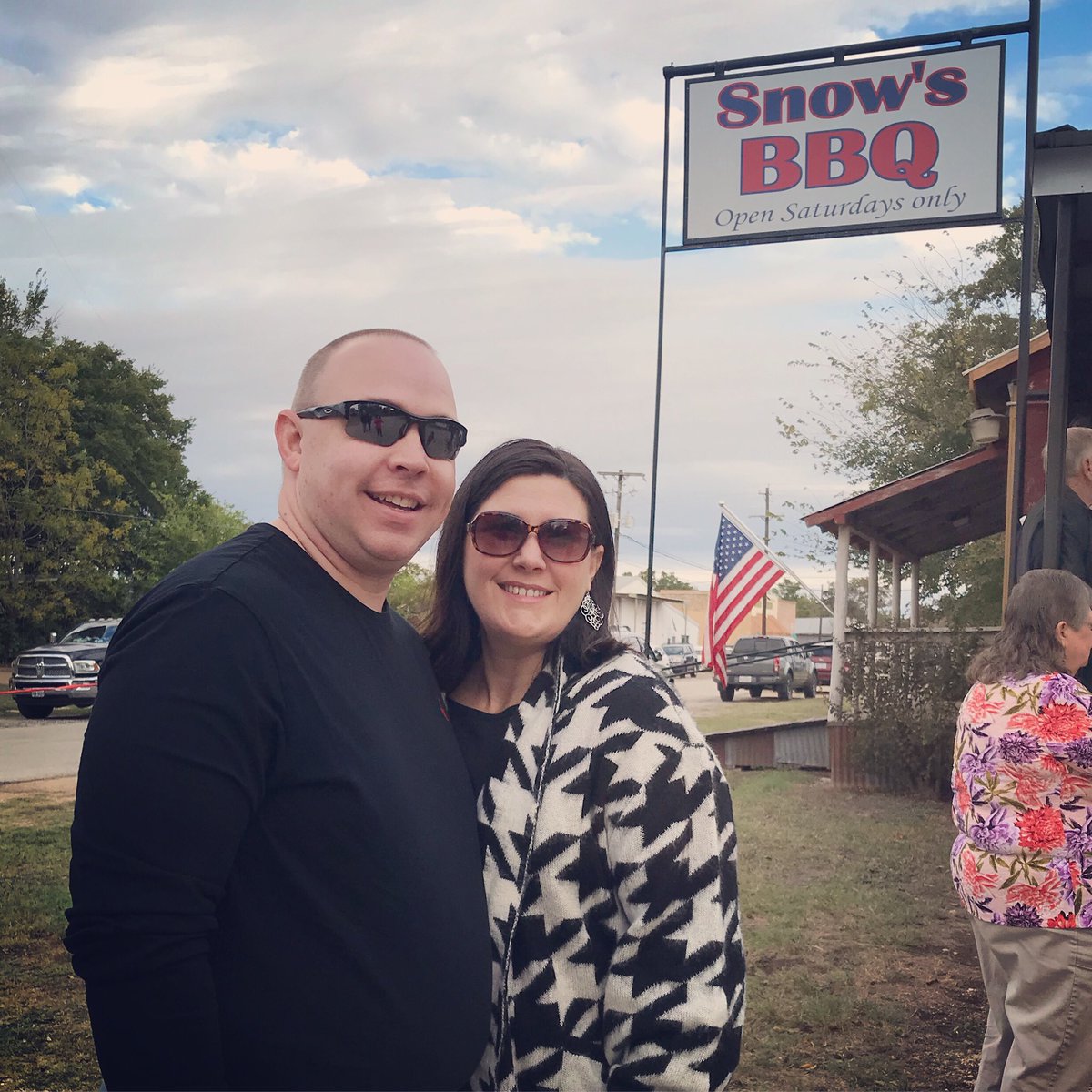 virdells's tweet image. We traveled the long distance.  We stood in the long line.  We ate ⁦@snowsbbq⁩  Crossing them all off the list!