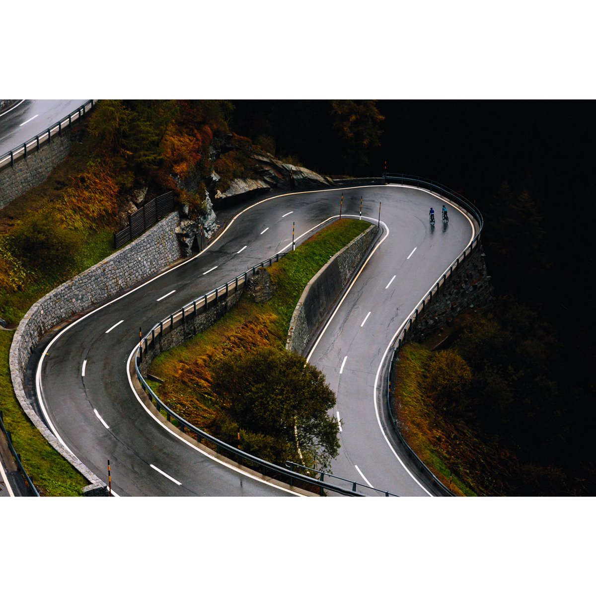 Cycling is pure freedom.
Don’t make any mistake, choose your kit at laclassica.com and wear always the best Italian quality apparel.