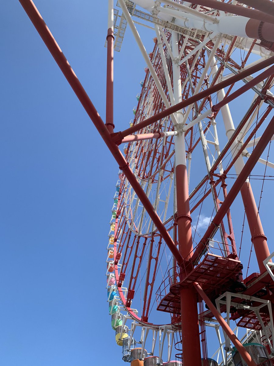 knockout0603's tweet photo. Godzilla, a Ferris wheel and buildings #Tokyo #Godzilla #godzillahotel #tokyoskyline https://t.co/qa26n8qkc8