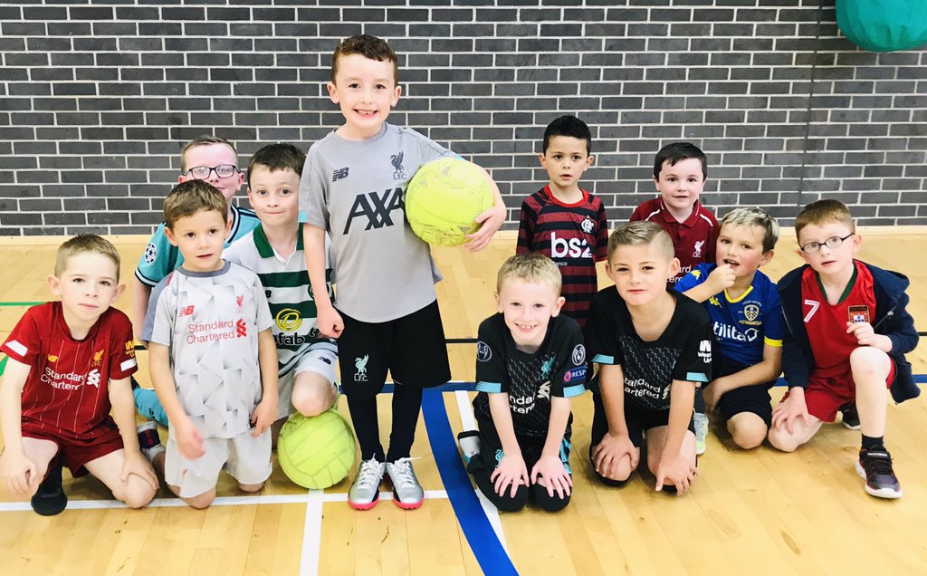 Birthday boy gets a wee session after our ‘Shooting Stars’ programme. Some quality there <a href="/WindmillStarsFC/">Windmill Stars FC</a> Wee 🌟 ⚽️ #Mane #FinnMaColl