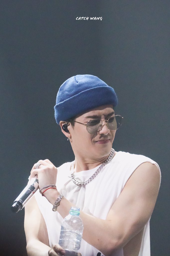 CatchWang520's tweet photo. 191011 Keep Spinning in London
@JacksonWang852 
What's up!🖤🖤
#jacksonwang #잭슨 #王嘉爾
#GOT7        #갓세븐        #GOT7WORLDTOUR             #GOT7_KEEPSPINNING https://t.co/Y9SeEEmFSl