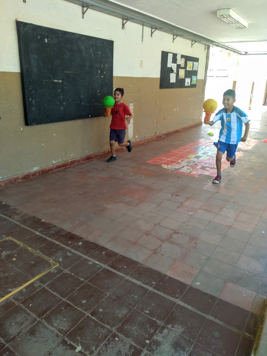 Evitemos que nuestro niños pasen tiempos muy prolongados bajo el 🌞, aún así, las sonrisas siempre están! Escuela Pedro Palacios #CAI1AlmaFuerte <a href="/DanielMeril/">Alberto Daniel Meriles</a> <a href="/SilvinaGonza1ez/">Silvina González</a> <a href="/MSeel6/">Marysel</a> <a href="/MoralesCarrizo/">Eliana Macarena Morales Carrizo</a> <a href="/Titii_Robledo/">Mica Robledo</a> <a href="/Carolin76748978/">Carolina Arnedo</a> <a href="/fguillesaavedra/">GUILLERMO SAAVEDRA</a> <a href="/patriciapinasco/">Patricia Pinasco</a> <a href="/rubem_dario29/">ruben dario flores</a>