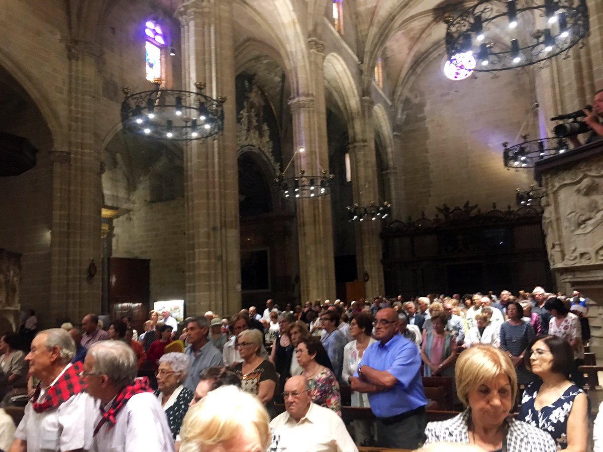 ERoigM's tweet image. Amb la Catedral de #Tortosa plena de gom a gom avui a la celebració popular del Dia de #ElPilar organitzada pel Centre Aragonés de Tortosa. 

🕍 Un plaer acompanyar cada any als amics i amigues #maños en la celebració de la festa de la Mare de Déu del #Pilar #tradició #devoció