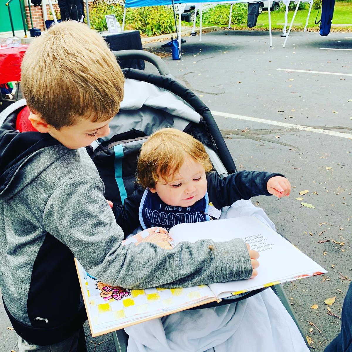 LiteracyChef's tweet photo. Books in the hands of RI’s youngest readers... the best part of my day! #childrensbook #MamaBearsMagic #growingreaders #onebookatatime #scituateartfestival #localauthor #educator Nice to meet you Aubrey, Callum, Mason and Easton! #embraceliteracy #livetolearn #loveyourprocess https://t.co/3IvLUFZRlX