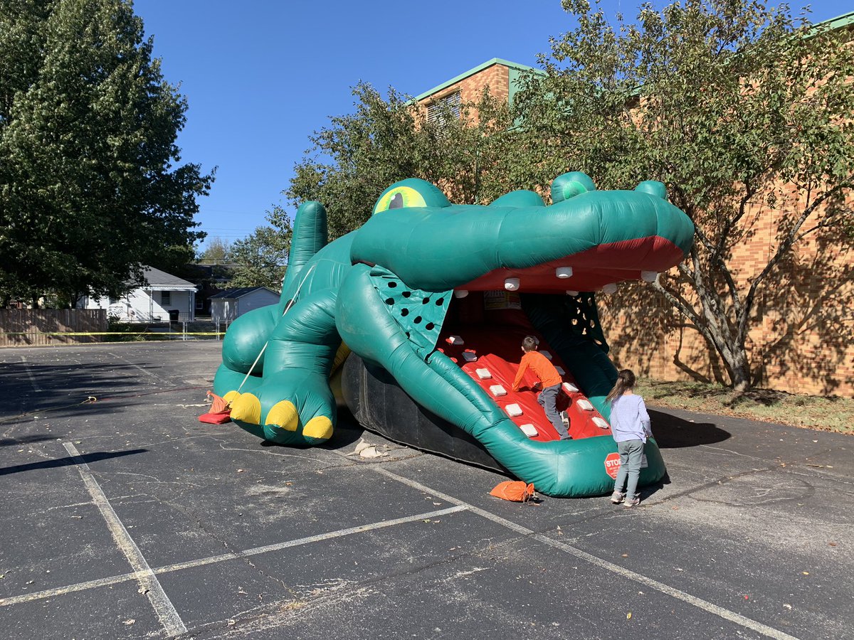 funmastersky's tweet photo. Just got done setting up for the @OurLourdes  @ololschoolky Family Night and Chili Supper. Hope to see everyone there!! https://t.co/c1I06XJRrD