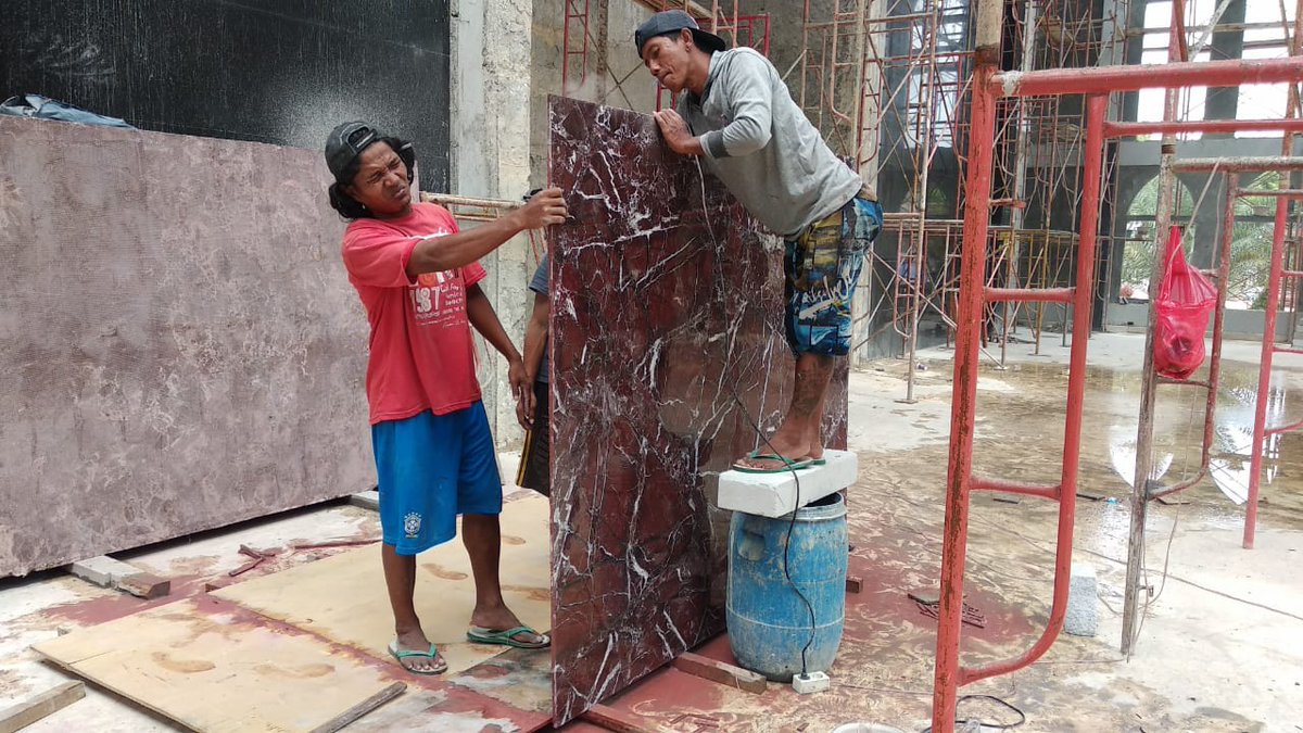 Batualamnusant4's tweet photo. Proses pemasangan marmer ROSO LEVANTO untuk dinding masjid kubah intan Lampung.

KING STONE 
BATU ALAM_MARMER_GRANIT
081281113574/wa/TLP
https://t.co/5ruaqiiLu0

#batualam_nusantara
#kingstonebatualam
#amisaputra
#putritamaya_stone https://t.co/gpsIeiQIq4