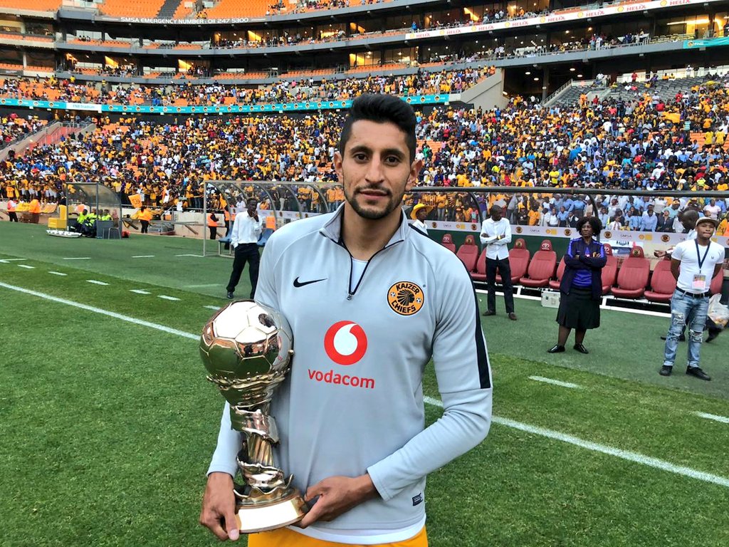 PetaTabu's tweet photo. @ObuaDavid the party ain't ready is it?? @KaizerChiefs have finally won a trophy and clearly SA has stopped! #khosi4life #ShellHelixUltraCup2019 #KCSUN https://t.co/8wwyH2LL8f