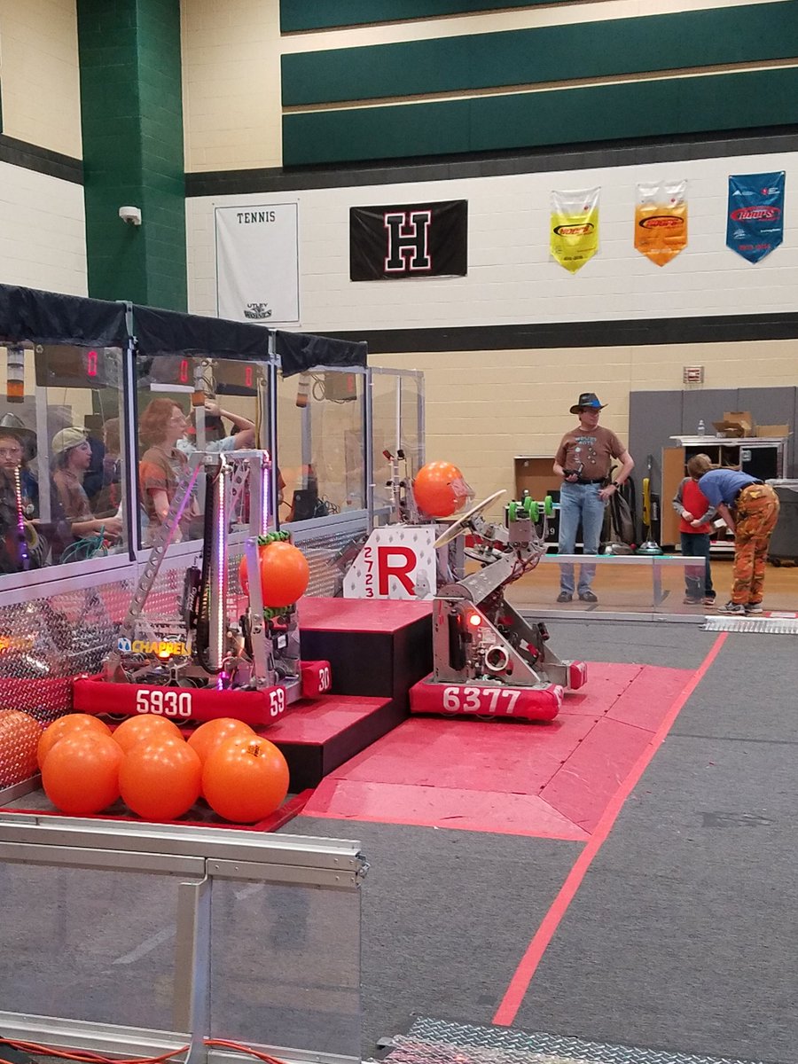 HowdyBots6377's tweet photo. We made it to the semis!!! Let's do this @FRCLunarKitties and @frc2723!! #STEMGals #omgrobots #NTXRobots https://t.co/gRPzPm8amo