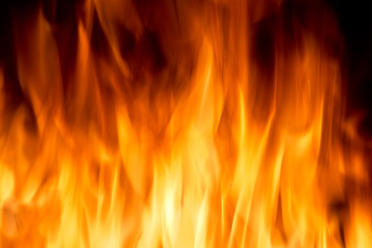 WTKR3's tweet photo. JUST IN: Firefighters are battling a major fire at The Cotton Gin in #CurrituckCounty https://t.co/AxqnHlfIbc https://t.co/mG1hCVi4SX