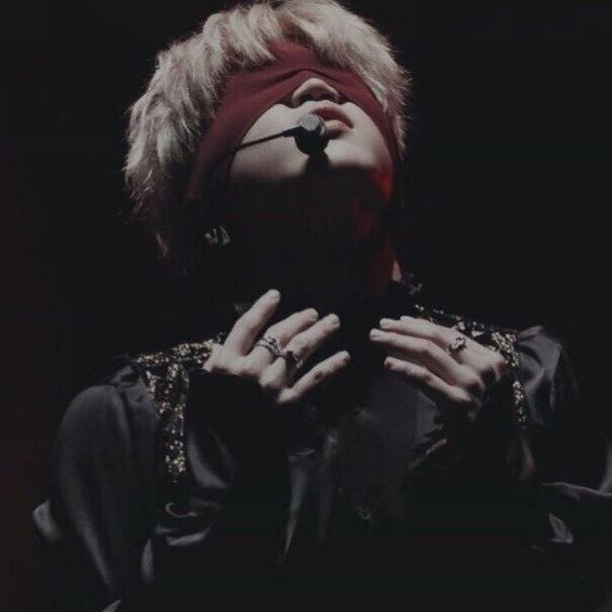 MySeagul's tweet photo. I can’t believe jimin and i share the same time LIKE BOYYYY..

DESERVES ALL THE SWEETNESS OF LIFE. 🖤

 #HappyBirthdayJimin https://t.co/ZRxg7HUE71