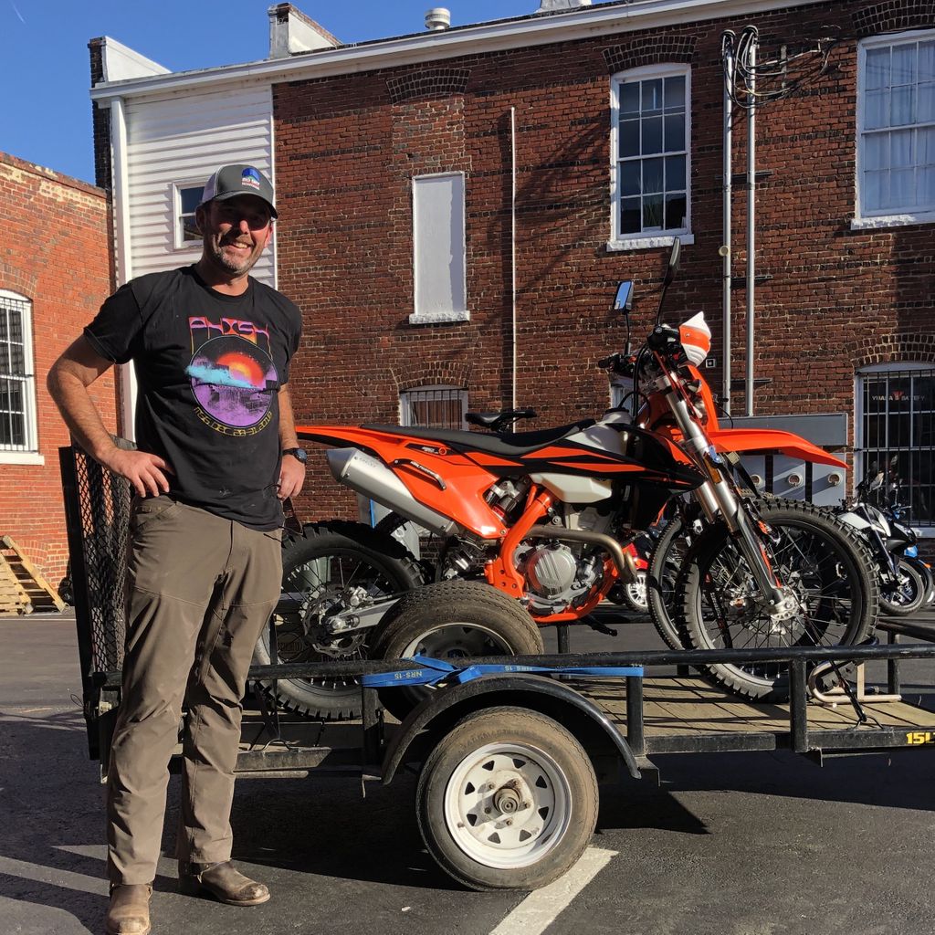 New bike day for Lee means he loaded up and took his shiny new KTM 250 EXC-F directly to the Overland Expo East! He’s stoked to be off of his much heavier and less off-road capable bike and on to this fast and light whip. Where are you riding this weekend?
