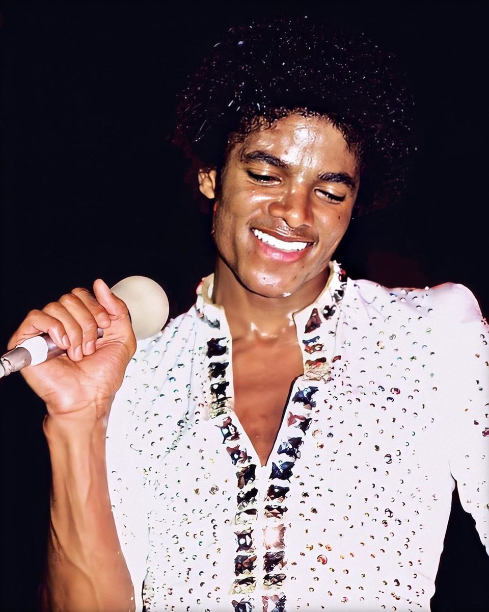 mjjphotos's tweet photo. Michael Jackson during the Triumph Tour, 1981. https://t.co/YMc5LkDARb