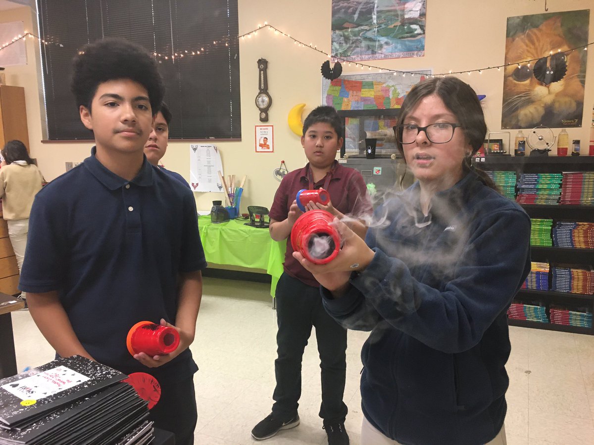 KatieTheWXLady's tweet photo. #thepowerofair #vortexrings #aircannon #bernoullisprinciple #scienceisfun #wpsproud #wpsfutureready @WichitaUSD259 @MarshallUsd259 https://t.co/ZPlNyri3MK