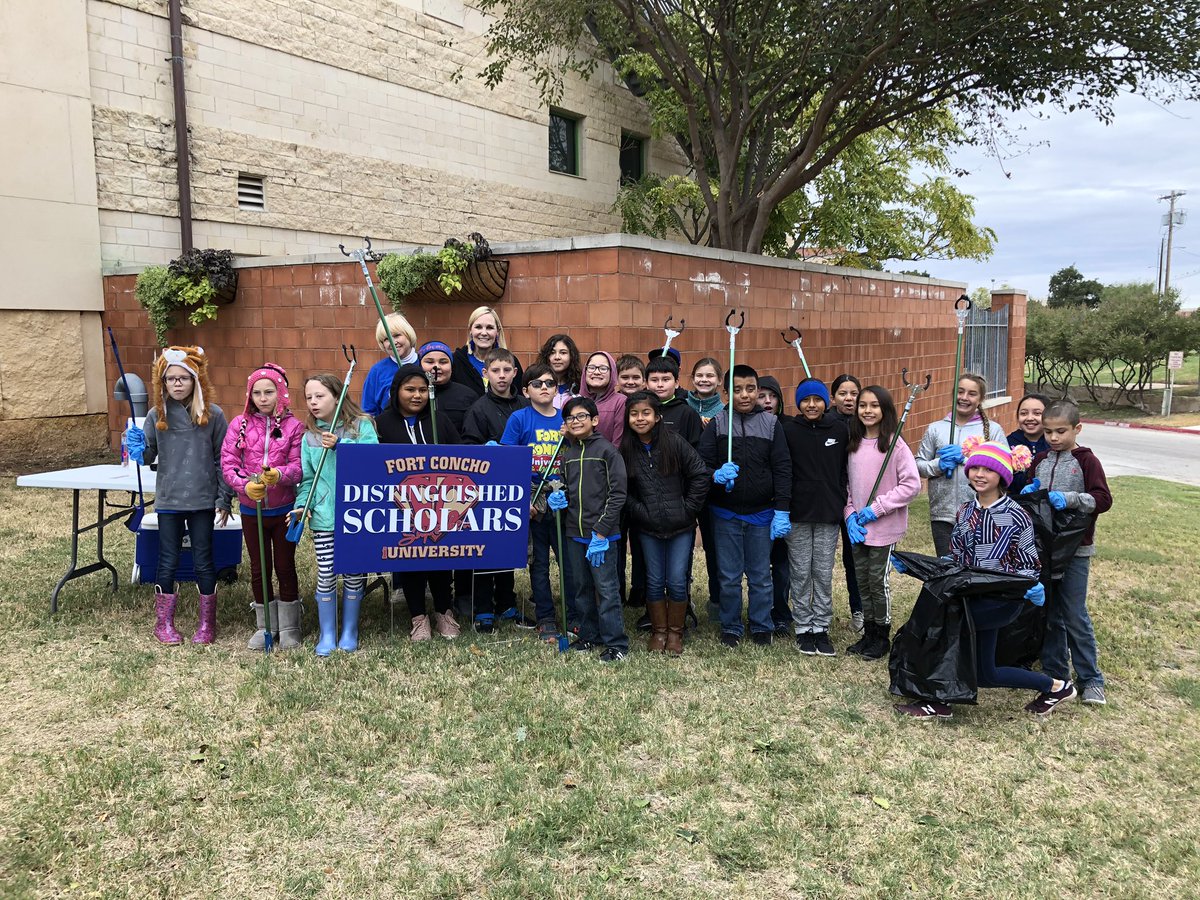 So proud of our Fort Concho Distinguished Scholars cleaning up the river this morning! <a href="/lbartonftconcho/">Lori Barton</a> <a href="/farrahgomez678/">Farrah Gomez, Ed.D.</a> @SanAngeloSupt <a href="/SanAngeloISD/">San Angelo ISD</a> #fortconchosuperheroes