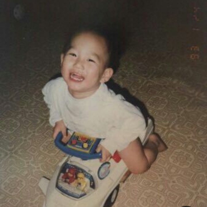 4Juncotton's tweet photo. #Felizdiasdascriancas
Para esses dois bebês de 1991.
Eu e SuHo kkk https://t.co/1aidyS3joM