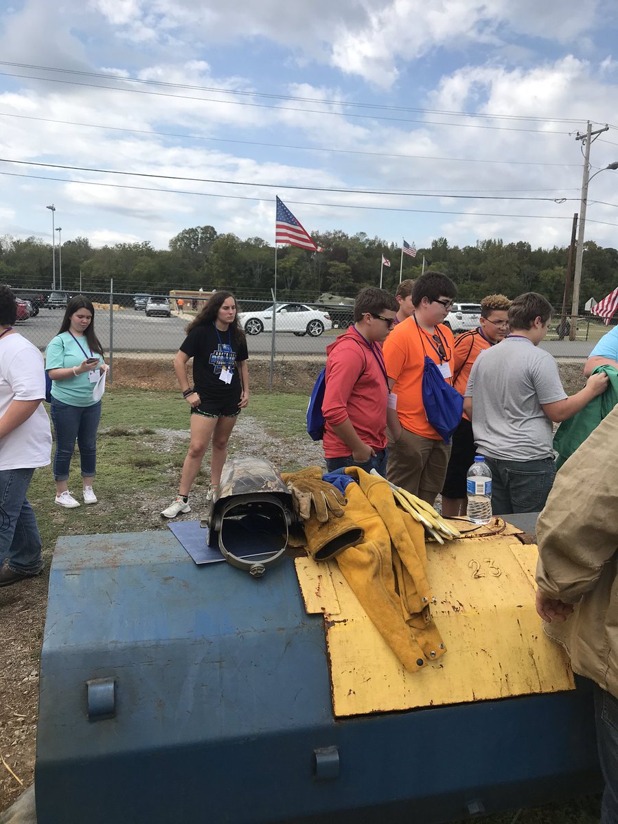 EPCOTWELDING's tweet photo. #EPCOTWelding #CEO2019 Welding in confined spaces, lined up to try this trade, and recruiting future craftsmen/crafts women. https://t.co/wkmKUpOOhM