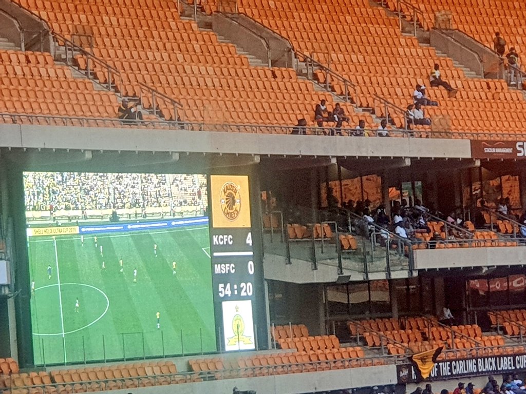 thomasmlambo's tweet photo. '@SMSATournament is lit🔥🔥🔥
Live on @SPORTATSABC on @Official_SABC1 

#ThereCanOnlyBeOne 

@KaizerChiefs 4-0 @Masandawana 

ONE TEAM IS NOT SEEING THIS A FRIENDLY . https://t.co/78qeEboWP8