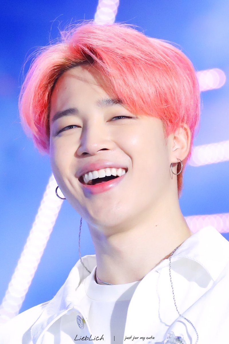 MeeTrinh's tweet photo. Happy Birthday, Park Jimin/BTS’s Jimin/ARMY’s mochi/Chimmy’s 아빠 💜💜💜 @bts_bighit @BTS_twt #지민생일ㅊㅋ  #HappyBirthdayJimin #LovelyJiminDay #JiminWeLoveYou #지민 #JIMIN https://t.co/RX0UVWZ9sU