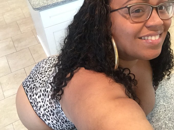 Early Saturday Morning Cleaning!!!! 😻🔥&hearts;️💦😱 https://t.co/MHrFmfLsYo