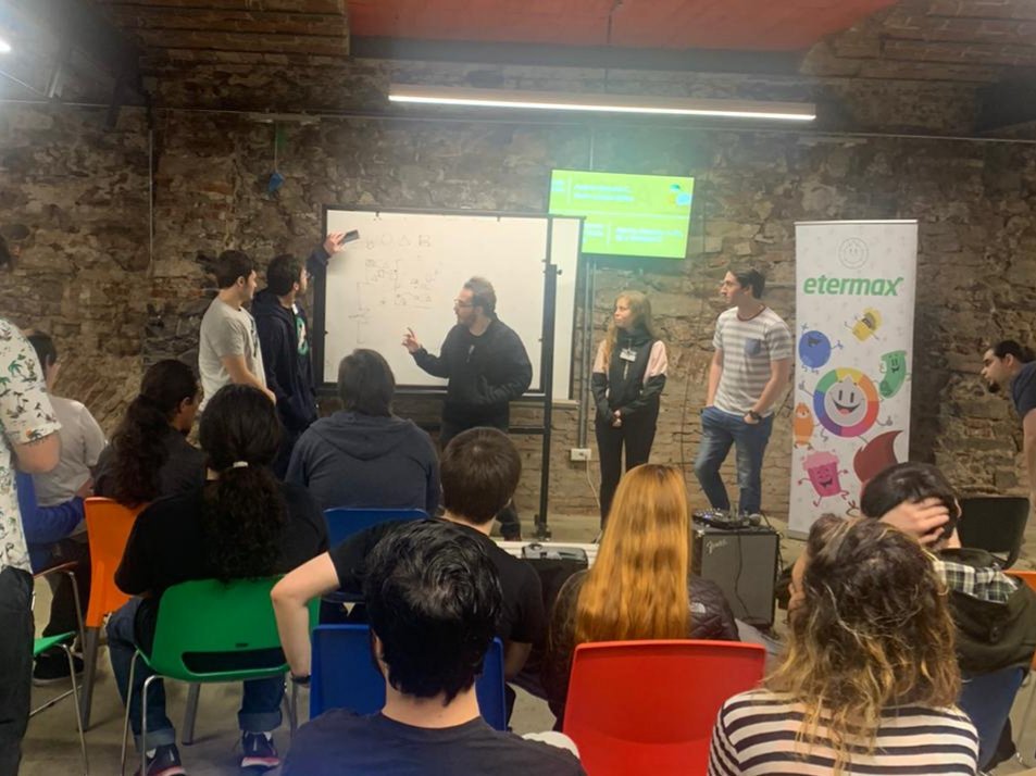 etermax's tweet photo. Después de una etapa de brainstorming, los equipos nos cuentan sus proyectos para desarrollar durante el fin de semana 🧠
#EterjamUY19 #EtermaxUY #Gamejam #Etermax #Videogames https://t.co/Wgzt7zpZHA