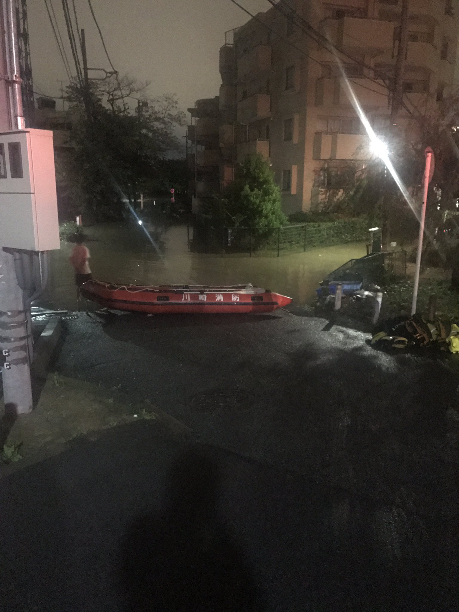 シヴァ 多摩川氾濫て ニュースになるのは二子玉川ばかり 川崎の久地は何故ニュースにならないのか 多摩川 高津区 久地 平瀬川 T Co U8fubqhz0f Twitter