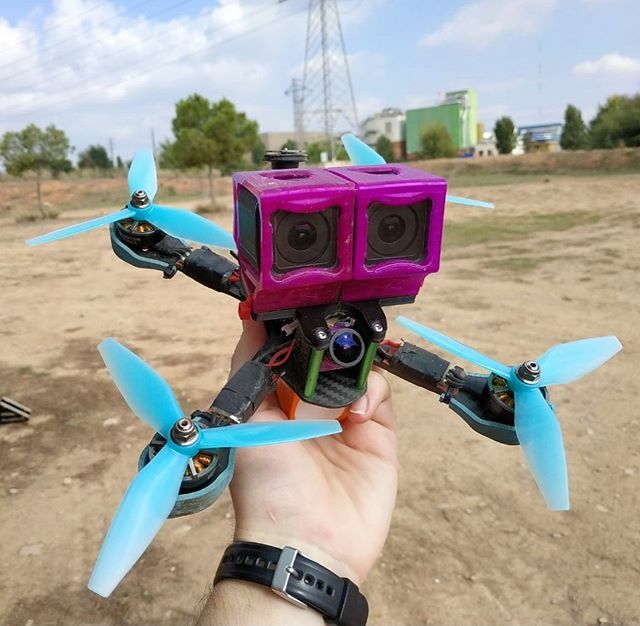 MijabaFPV's tweet photo. Cuando te pasas de berga y te apetece grabar un video para postprocesarlo en 3D ๐ค
#cameracopter #camcopter #drone #drones #ddc #dronesdecarreras #dedrones #build #purple #fpv #fpvdrone #cool #awesome #fpvrace #fpvracing #race #racing https://t.co/kVoLGGkC7I https://t.co/cFh5iZKIhf