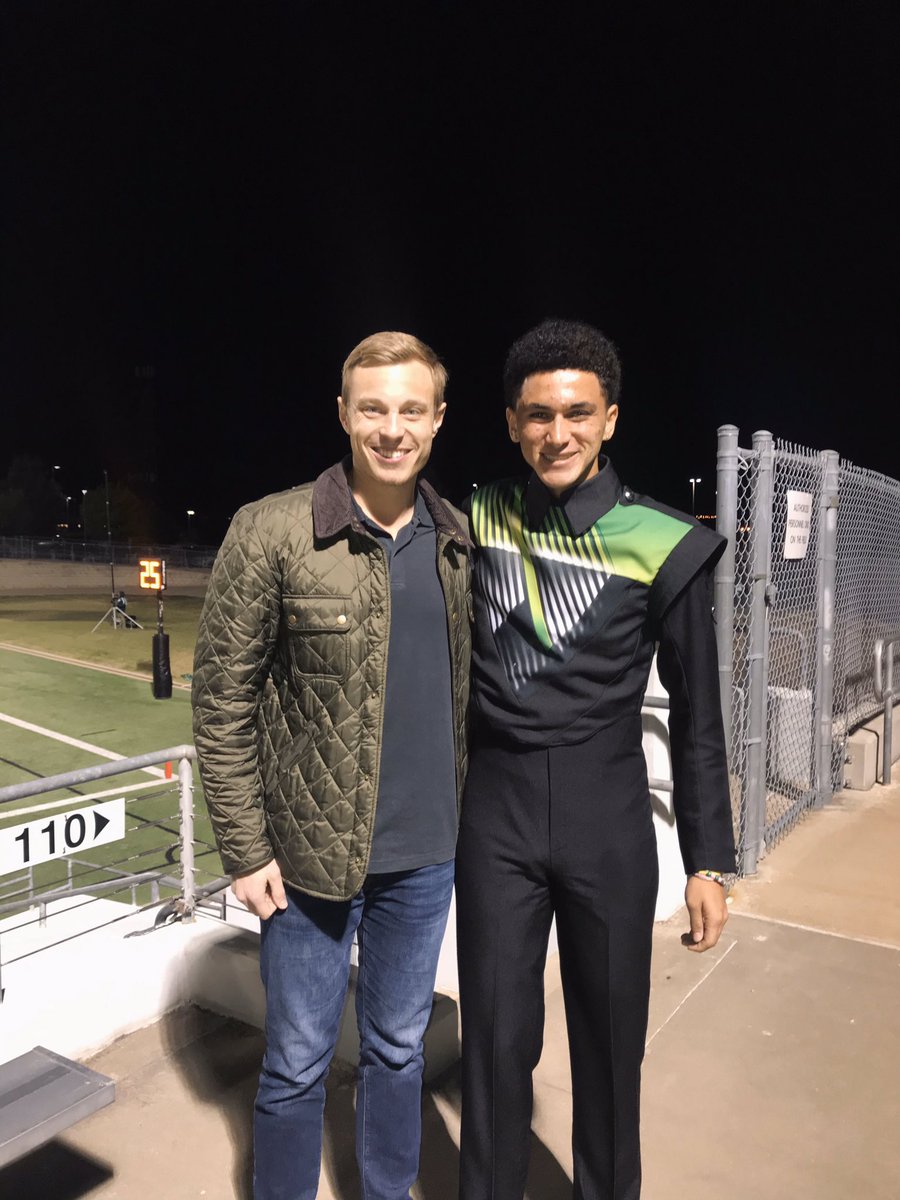 conradebates's tweet photo. Love @HachieBand and these three seniors! https://t.co/vp7D8rF3ZM