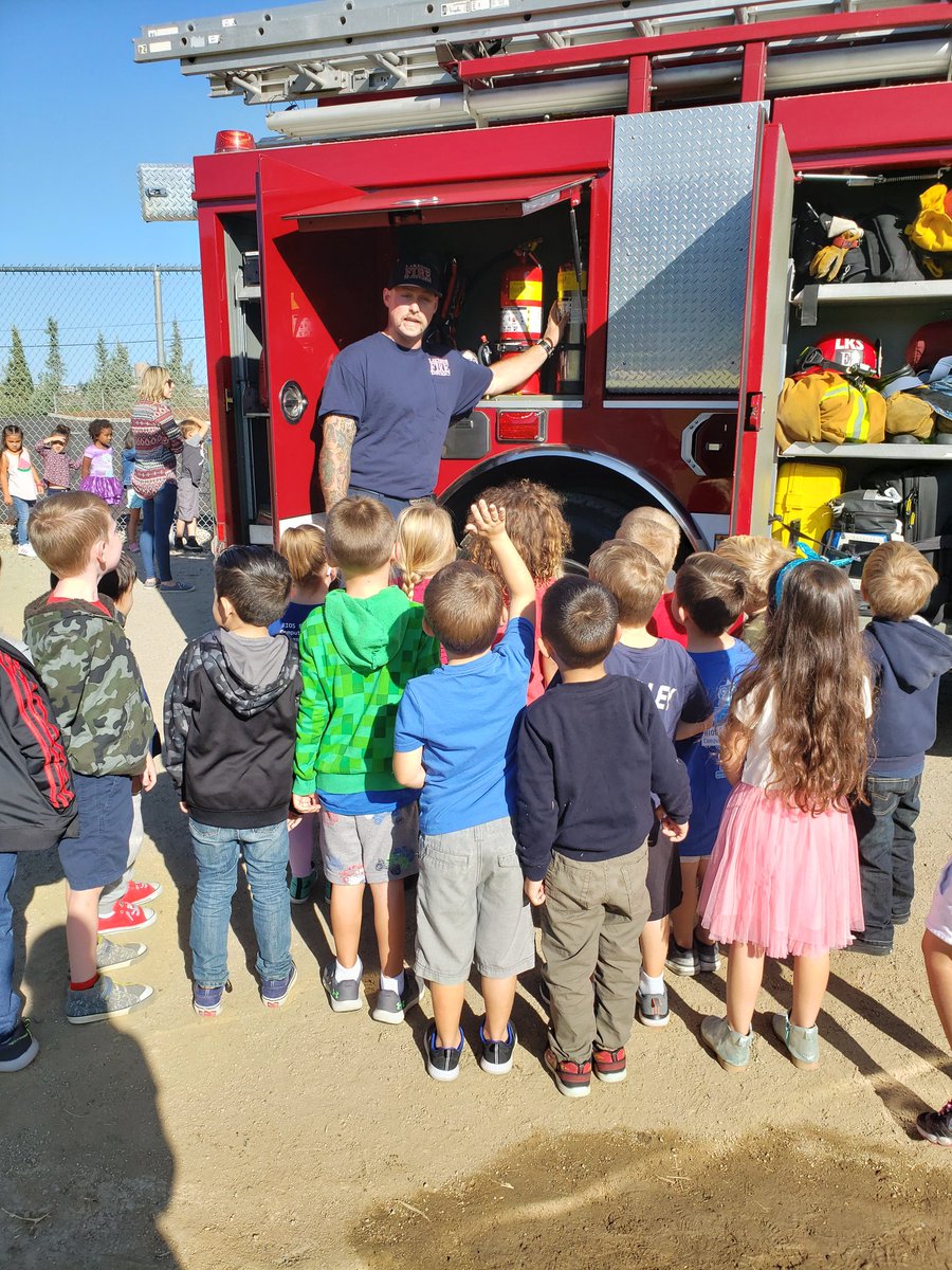 misto76's tweet photo. Thank you @LakesideFire for teaching us how to be safe, how you prepare, and the tools you use to help our community. 🚒🧰 @CajonValleyUSD @RiosRobots @MrsDWeatherford @S_Smith_1st https://t.co/nFLJwNOeo9