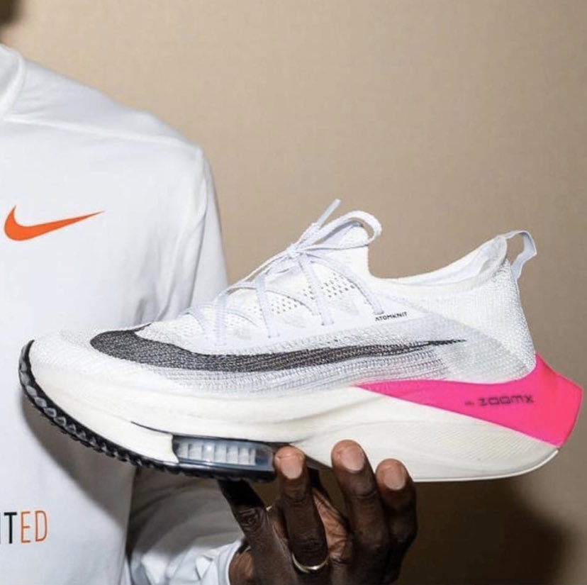 Here you have the 1:59 running shoe!