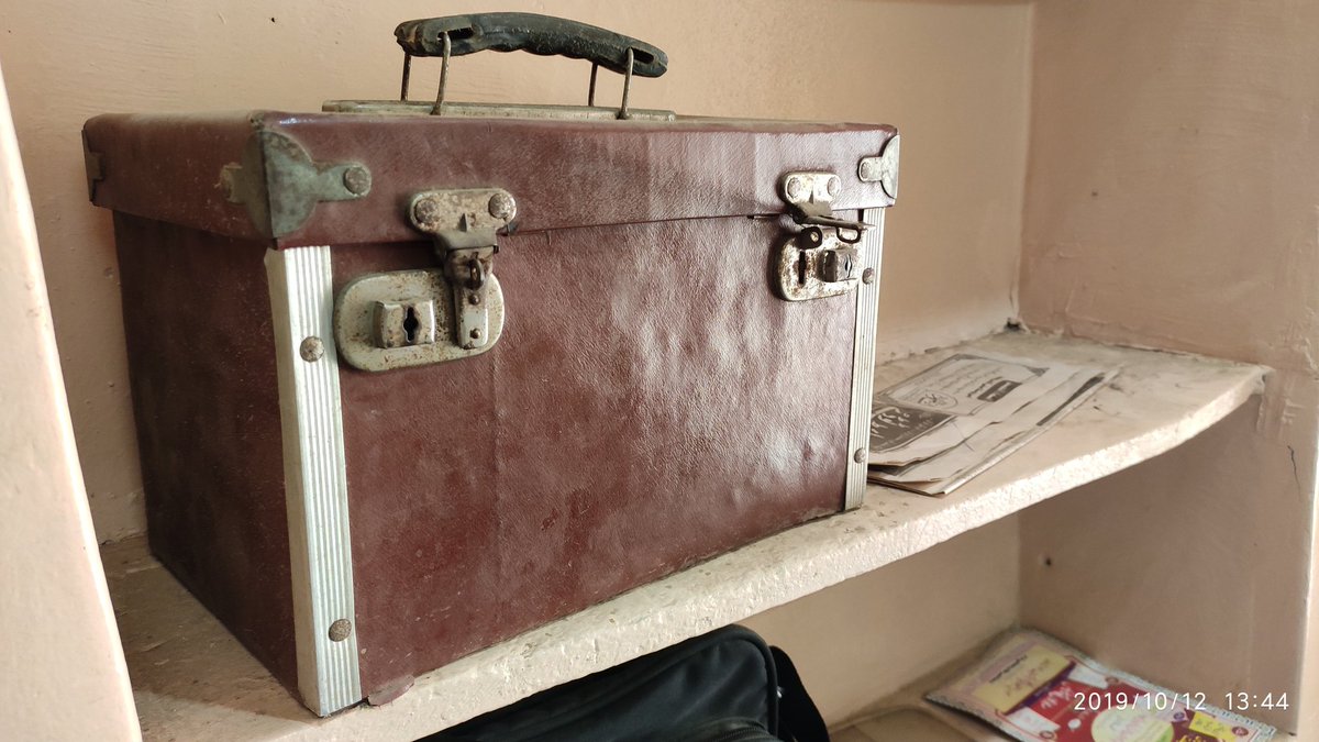 Do you remember this doctor's bag? In our childhood we used to carry it from Drs clinic to home & back to the clinic in reverence to doctors selfless image.
How many of you carried it? 😊
#doctor
#malegaon
#doctorbag
#physician
#doctorvisit @ashokmadanindia @VikasReports @moayush