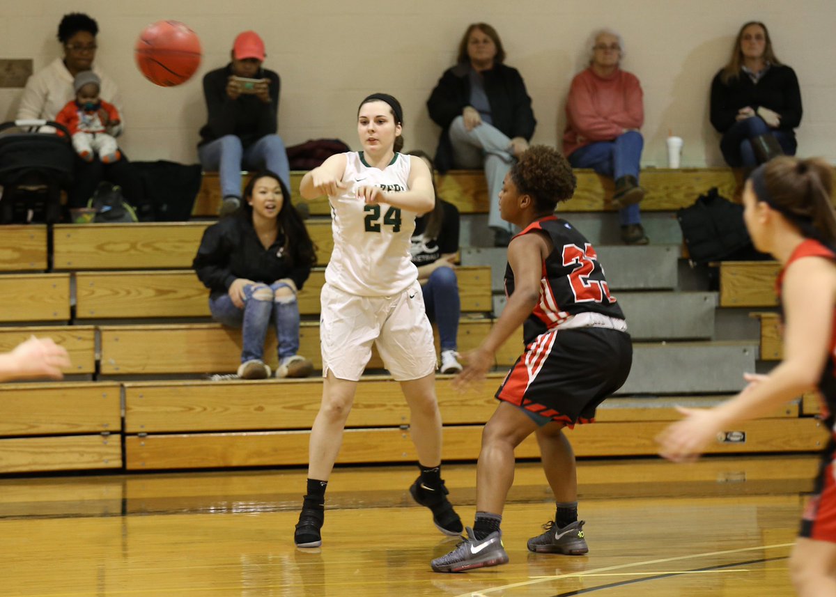 ElmsBlazersWBB's tweet photo. Happy 21st birthday to our fearless leader @Sam_lynes16 ! She makes us better everyday and we couldn’t be more grateful for her 🎉🎊 https://t.co/vdIEAAkXPE